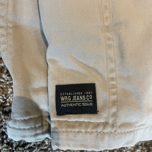 Cargo Shorts w/ belt - Picture 3 of 4